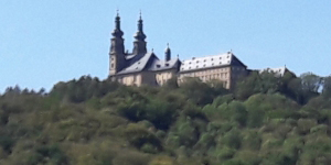Kloster Banz liegt in der Nähe bei Staffelstein.